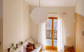 Vytina Lofts - Cozy 2-Level Loft Apartments With Fireplace & Mountain Views